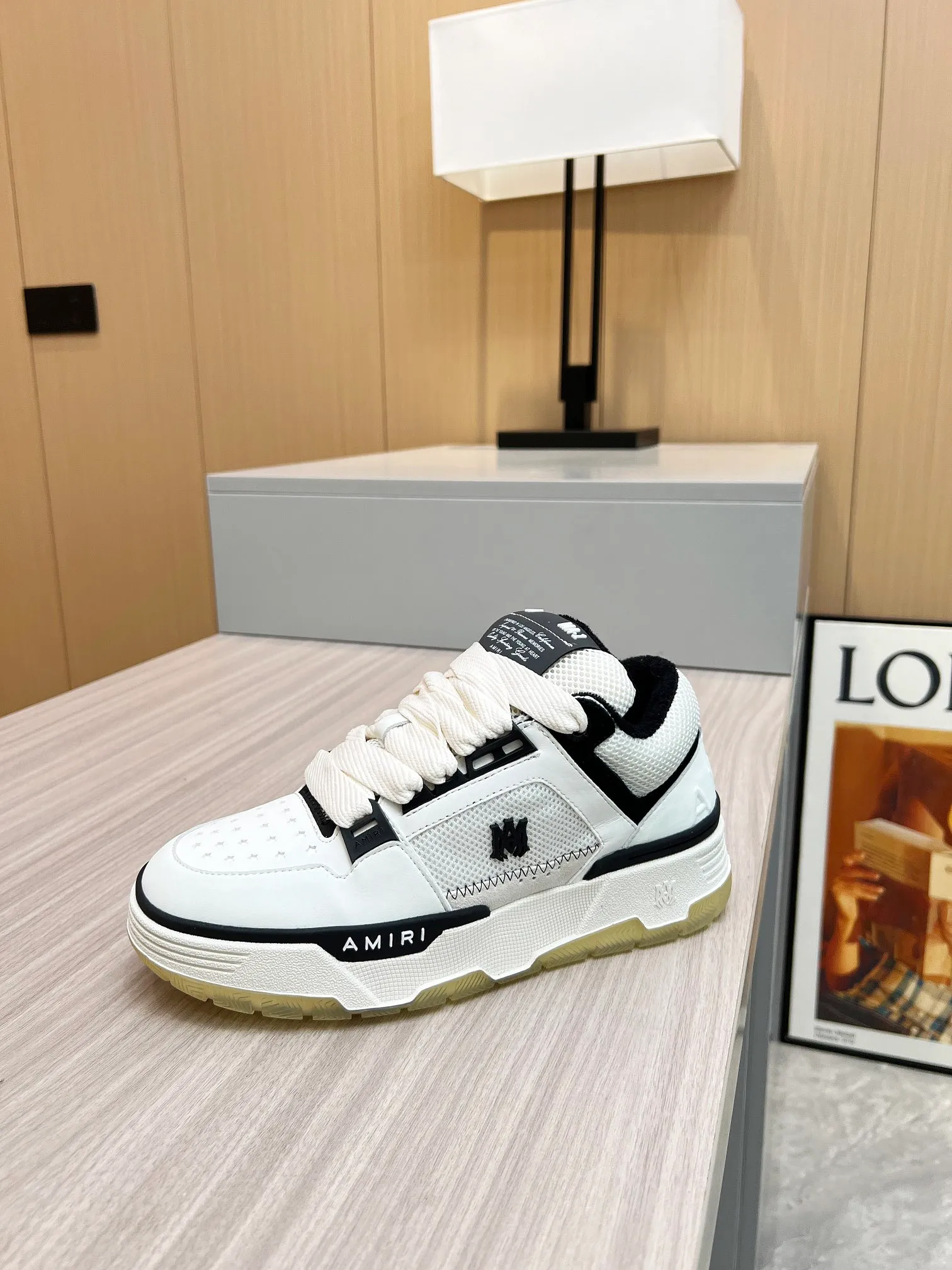 p620💰Men's shoes Amiri Emile's 2023 spring and summer new MA-1 bread shoes, couple models, casual sports shoes, sneakers Amiri gave up the rock punk style in the new season and used a large number of unsaturated colors, Morandi tones, whether you see or wear them, it will make people very happy. The large tongue of the bread shoes continues, shortens the length of the shoe body, thickens the midsole, and the toe part is more rounded. Amiri's brand letters and MA logo appear on the side of the shoe. Fabric: Original customized imported first-layer cowhide + mesh. Lining: Original customized breathable towel lining. Outsole. Foam combination material. Bottom thickness: 4CM. Size: Men's 39-45
